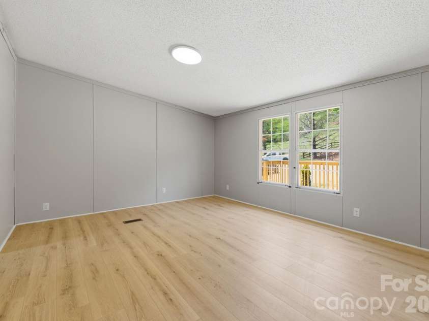 6490 Willow Road, Hendersonville, NC 28739.  MLS# CAR4378967, YatesRealty ID 20813. 