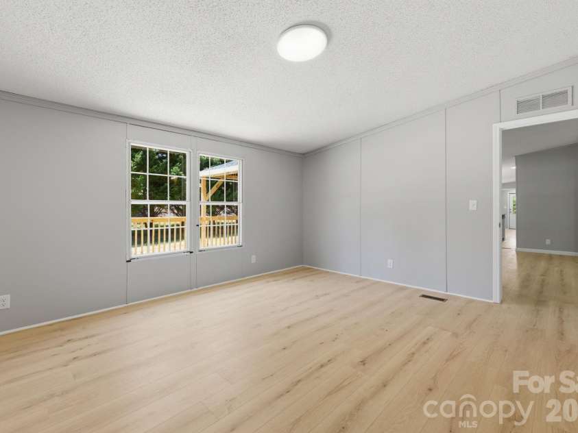 6490 Willow Road, Hendersonville, NC 28739.  MLS# CAR4378967, YatesRealty ID 20813. 