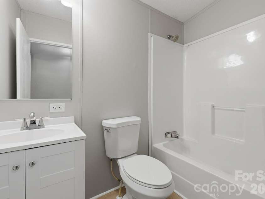6490 Willow Road, Hendersonville, NC 28739.  MLS# CAR4378967, YatesRealty ID 20813. 