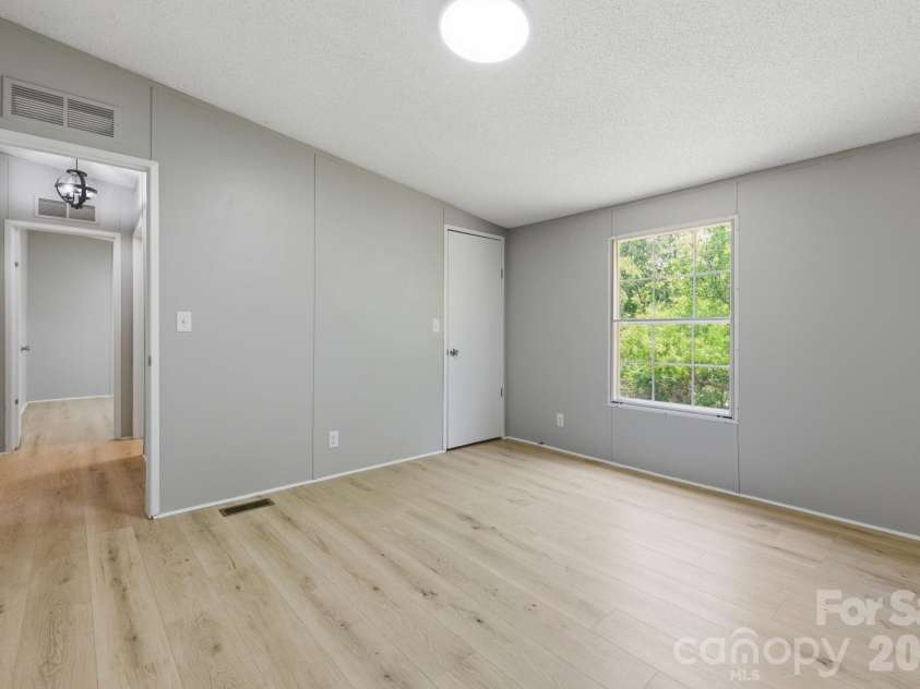 6490 Willow Road, Hendersonville, NC 28739.  MLS# CAR4378967, YatesRealty ID 20813. 