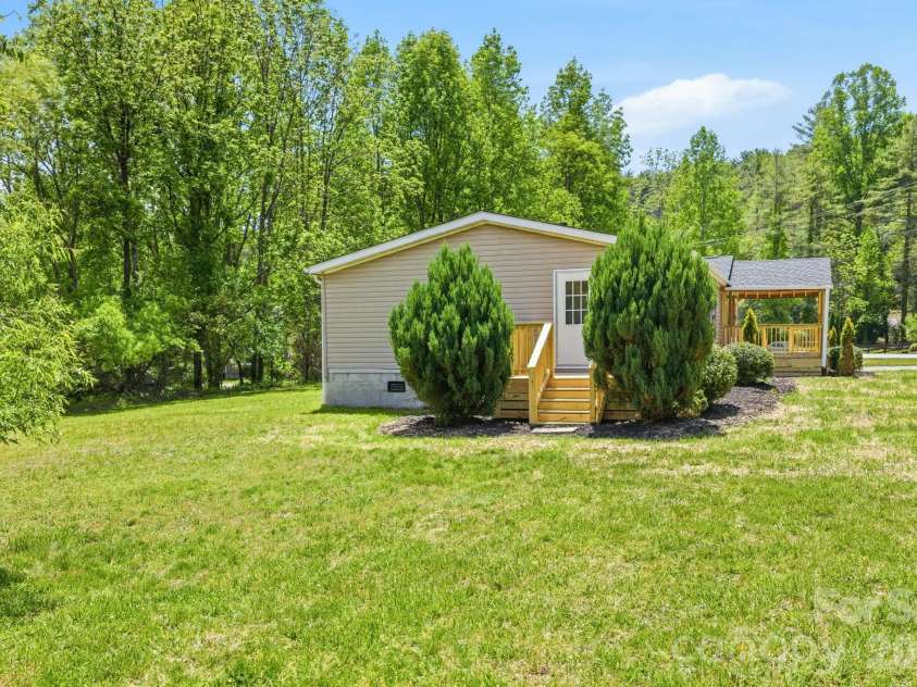 6490 Willow Road, Hendersonville, NC 28739.  MLS# CAR4378967, YatesRealty ID 20813. 