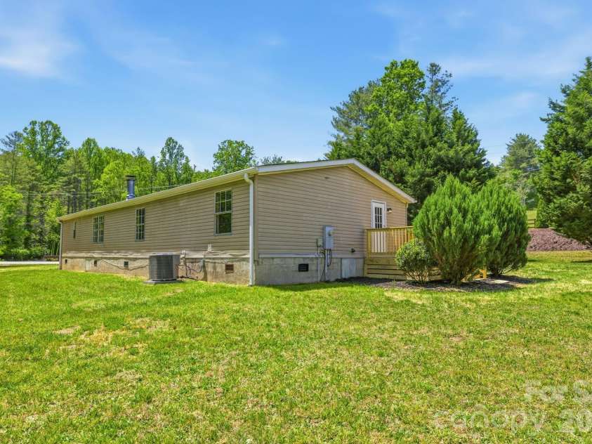 6490 Willow Road, Hendersonville, NC 28739.  MLS# CAR4378967, YatesRealty ID 20813. 