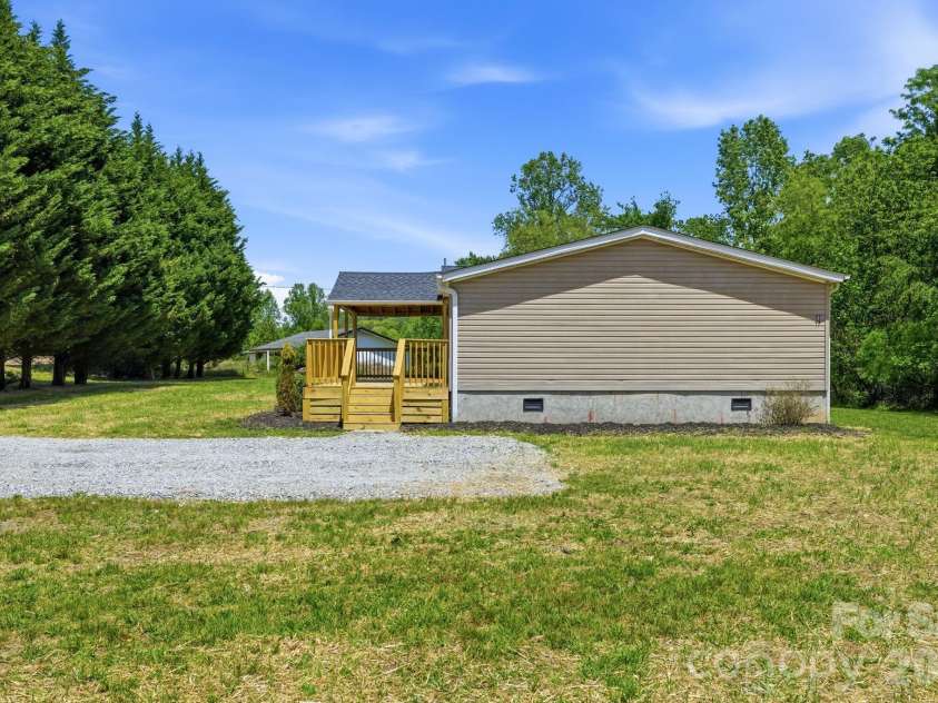 6490 Willow Road, Hendersonville, NC 28739.  MLS# CAR4378967, YatesRealty ID 20813. 