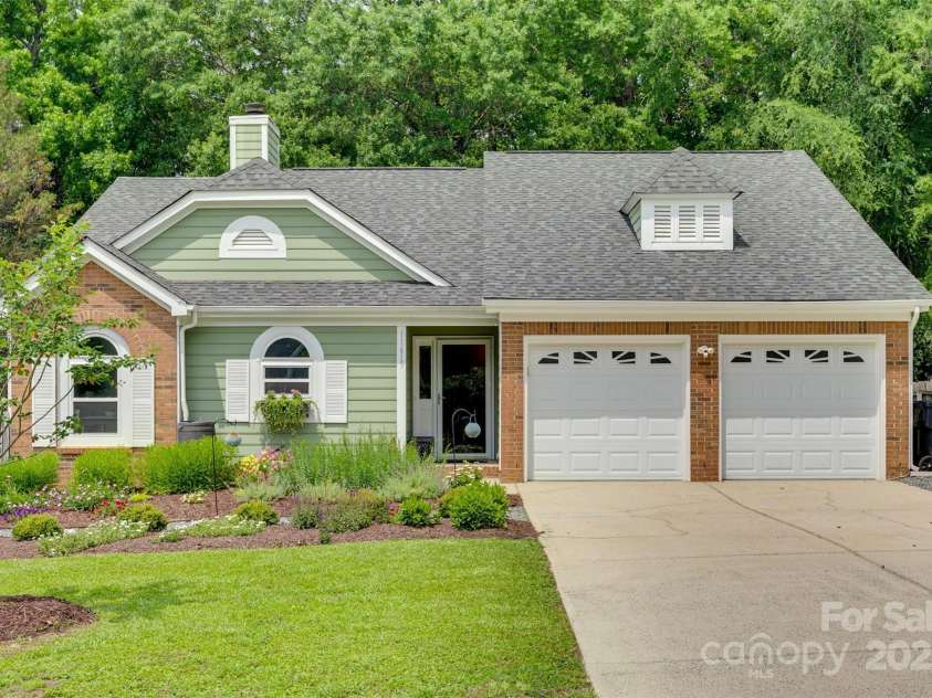 11615 Chadburn Lane, Charlotte, NC 28215.  MLS# CAR4271823, YatesRealty ID 20814. 