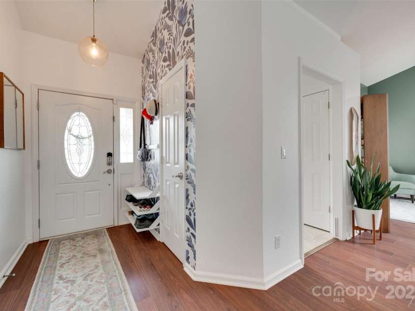 11615 Chadburn Lane, Charlotte, NC 28215.  MLS# CAR4271823, YatesRealty ID 20814. 