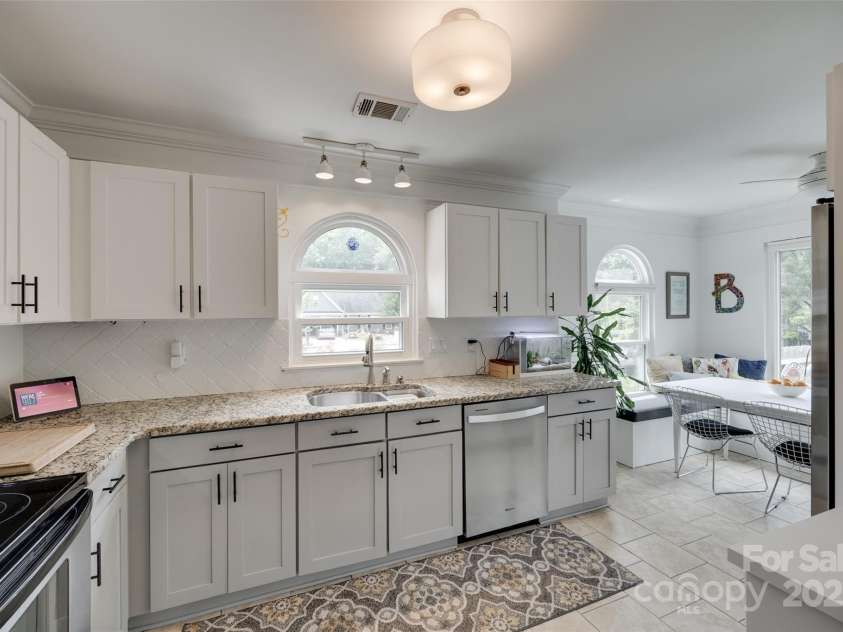 11615 Chadburn Lane, Charlotte, NC 28215.  MLS# CAR4271823, YatesRealty ID 20814. 