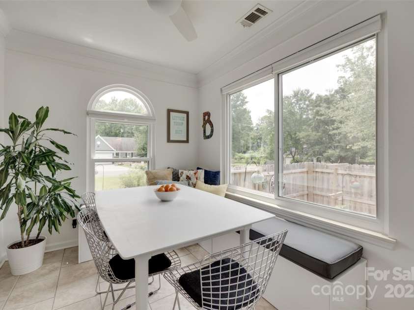 11615 Chadburn Lane, Charlotte, NC 28215.  MLS# CAR4271823, YatesRealty ID 20814. 