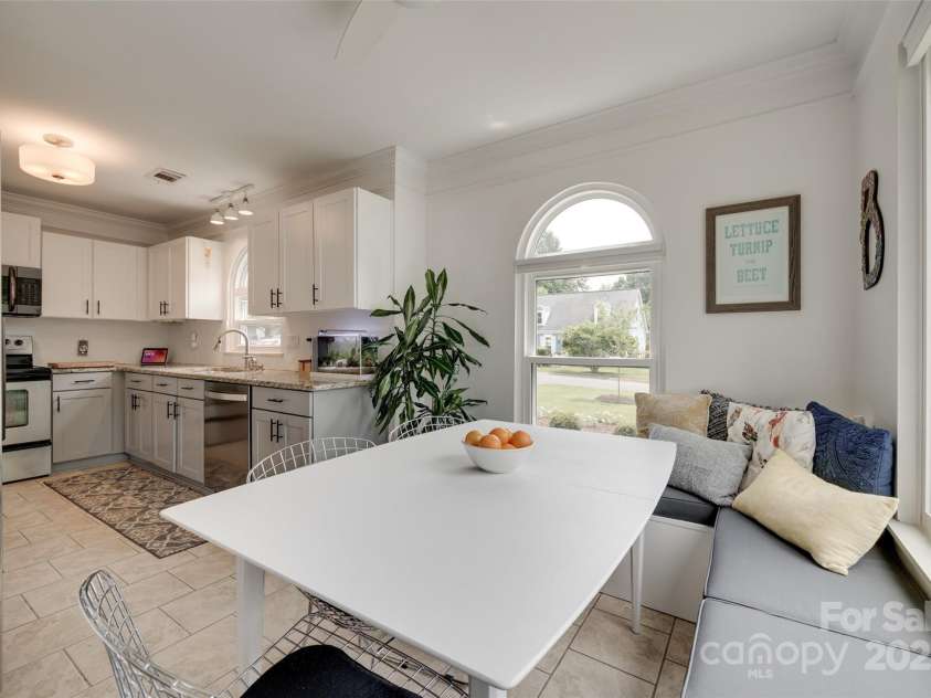 11615 Chadburn Lane, Charlotte, NC 28215.  MLS# CAR4271823, YatesRealty ID 20814. 