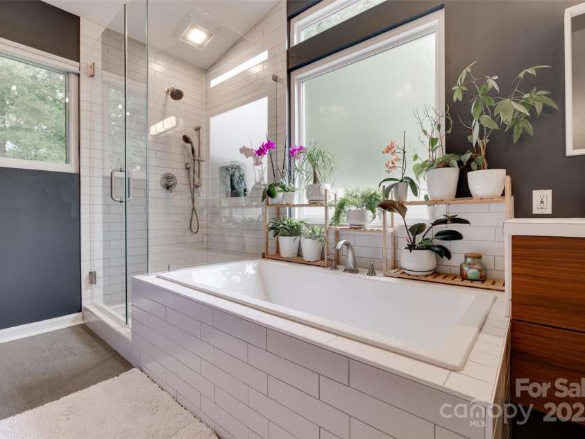 11615 Chadburn Lane, Charlotte, NC 28215.  MLS# CAR4271823, YatesRealty ID 20814. 