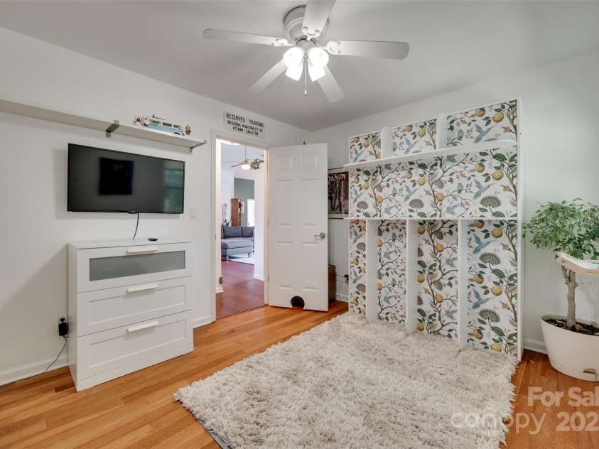 11615 Chadburn Lane, Charlotte, NC 28215.  MLS# CAR4271823, YatesRealty ID 20814. 