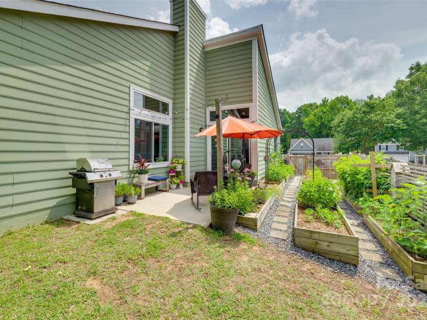 11615 Chadburn Lane, Charlotte, NC 28215.  MLS# CAR4271823, YatesRealty ID 20814. 