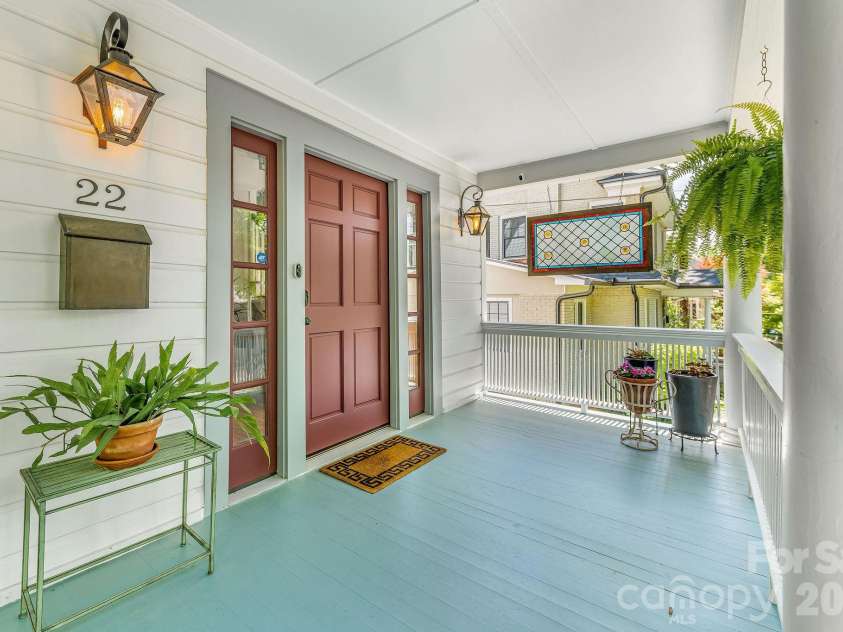 22 Westover Drive, Asheville, NC 28801.  MLS# CAR4376355, YatesRealty ID 20815. 