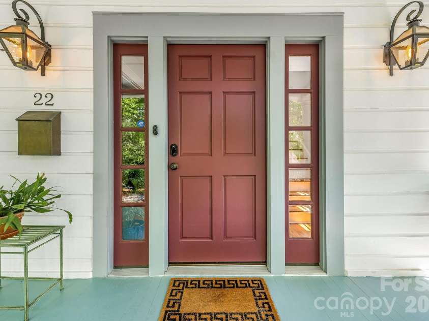 22 Westover Drive, Asheville, NC 28801.  MLS# CAR4376355, YatesRealty ID 20815. 