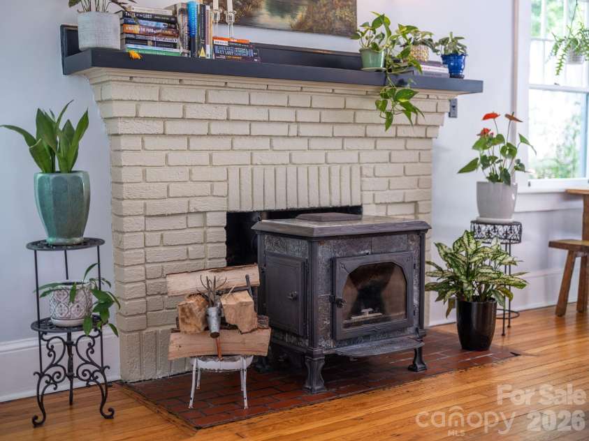 22 Westover Drive, Asheville, NC 28801.  MLS# CAR4376355, YatesRealty ID 20815. 