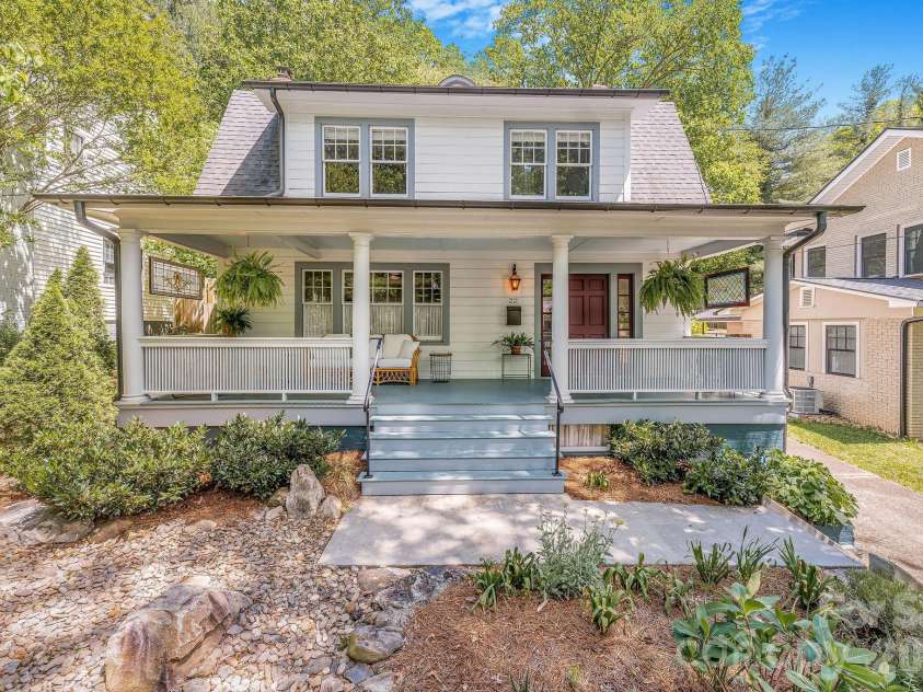 22 Westover Drive, Asheville, NC 28801.  MLS# CAR4376355, YatesRealty ID 20815. 