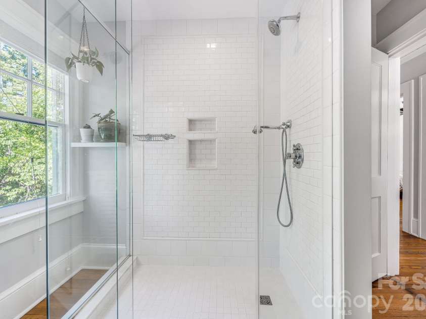 22 Westover Drive, Asheville, NC 28801.  MLS# CAR4376355, YatesRealty ID 20815. Bright Shower