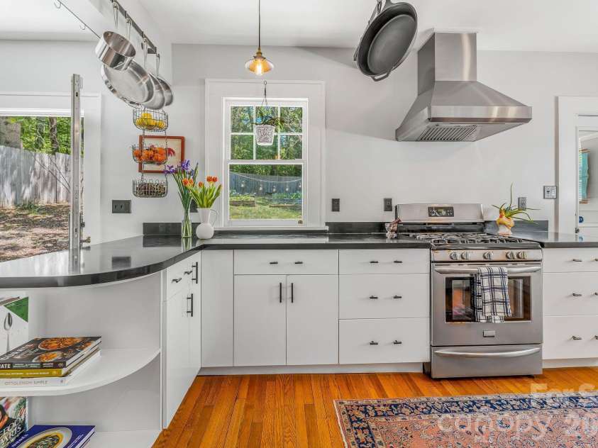 22 Westover Drive, Asheville, NC 28801.  MLS# CAR4376355, YatesRealty ID 20815. Chefs Kitchen 