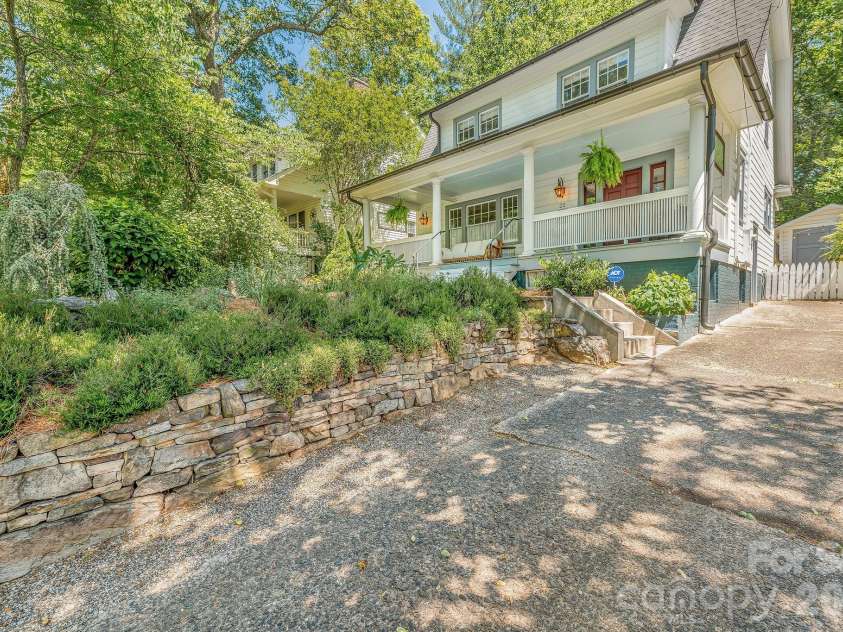 22 Westover Drive, Asheville, NC 28801.  MLS# CAR4376355, YatesRealty ID 20815. Custom Dry Stack Wall
