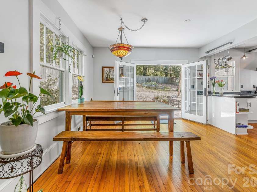 22 Westover Drive, Asheville, NC 28801.  MLS# CAR4376355, YatesRealty ID 20815. Dining Area