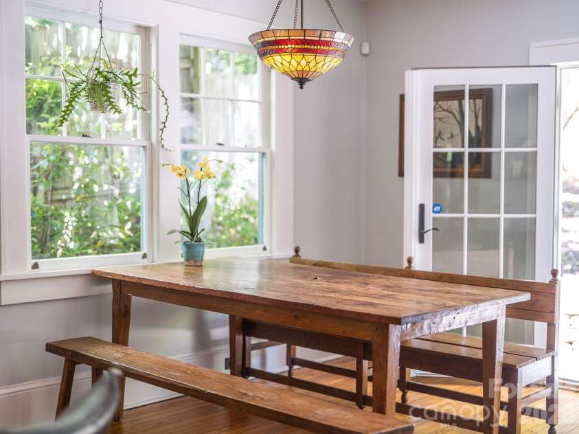 22 Westover Drive, Asheville, NC 28801.  MLS# CAR4376355, YatesRealty ID 20815. Dining Area