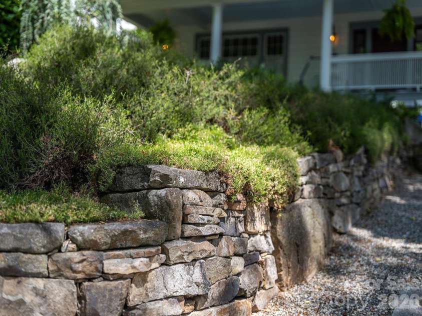22 Westover Drive, Asheville, NC 28801.  MLS# CAR4376355, YatesRealty ID 20815. Dry Stack Wall