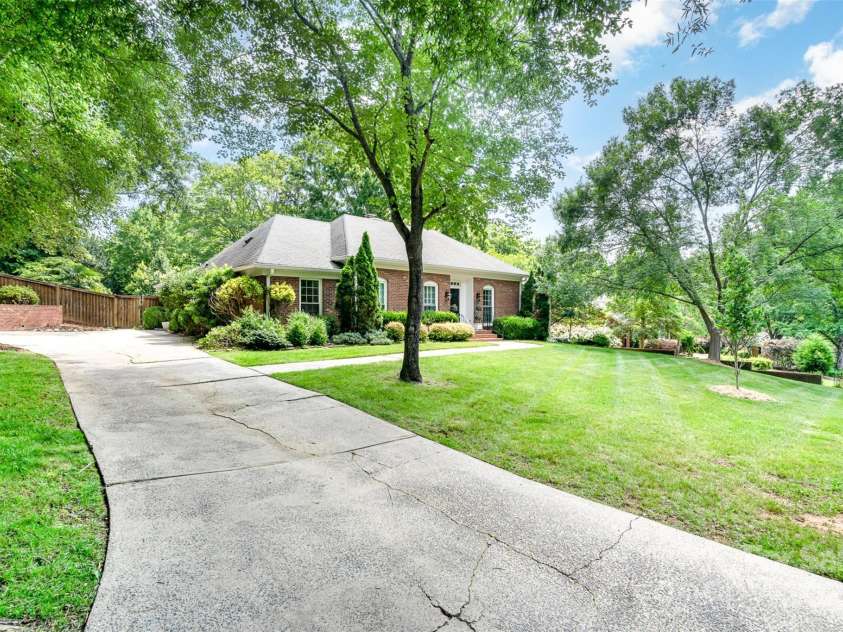 935 Trentle Court, Charlotte, NC 28211.  MLS# CAR4270390, YatesRealty ID 20815. 