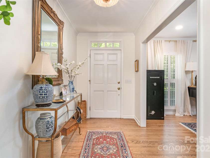 935 Trentle Court, Charlotte, NC 28211.  MLS# CAR4270390, YatesRealty ID 20815. 