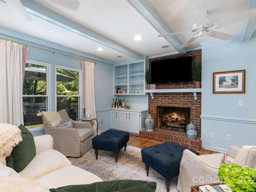 935 Trentle Court, Charlotte, NC 28211.  MLS# CAR4270390, YatesRealty ID 20815. 