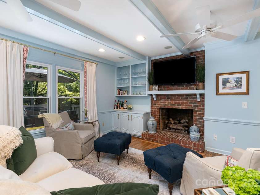 935 Trentle Court, Charlotte, NC 28211.  MLS# CAR4270390, YatesRealty ID 20815. 