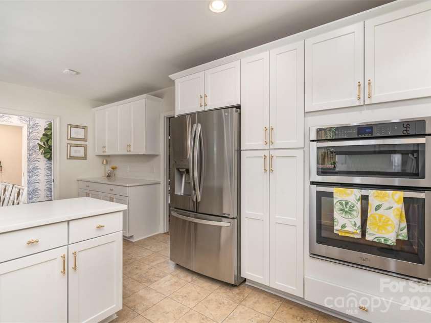 935 Trentle Court, Charlotte, NC 28211.  MLS# CAR4270390, YatesRealty ID 20815. 