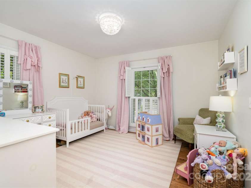 935 Trentle Court, Charlotte, NC 28211.  MLS# CAR4270390, YatesRealty ID 20815. 