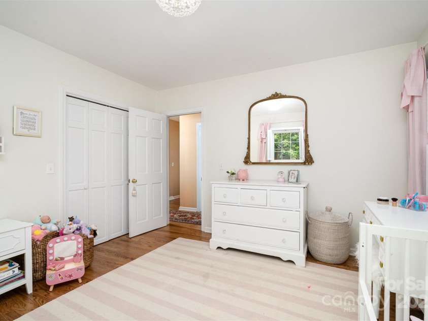 935 Trentle Court, Charlotte, NC 28211.  MLS# CAR4270390, YatesRealty ID 20815. 