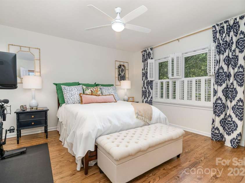 935 Trentle Court, Charlotte, NC 28211.  MLS# CAR4270390, YatesRealty ID 20815. 