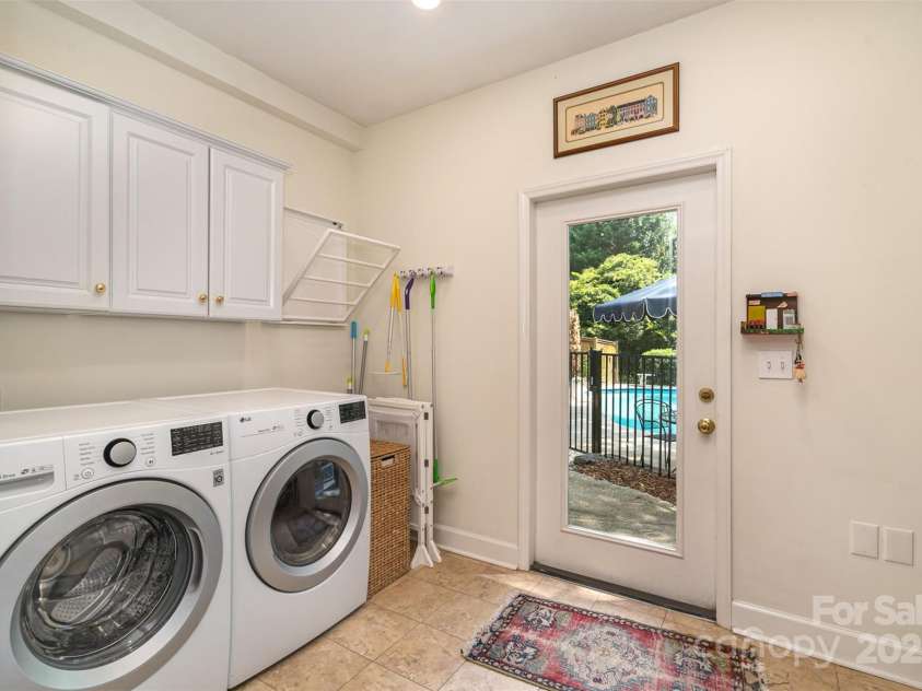 935 Trentle Court, Charlotte, NC 28211.  MLS# CAR4270390, YatesRealty ID 20815. 