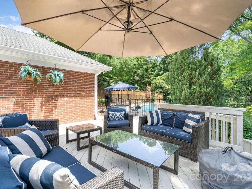 935 Trentle Court, Charlotte, NC 28211.  MLS# CAR4270390, YatesRealty ID 20815. 