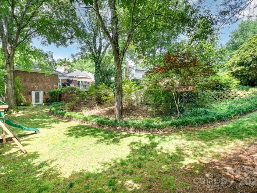 935 Trentle Court, Charlotte, NC 28211.  MLS# CAR4270390, YatesRealty ID 20815. 