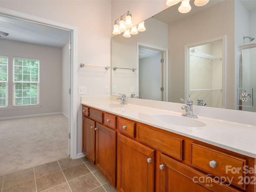 17513 Hawks View Drive, Fort Mill, SC 29707.  MLS# CAR4270227, YatesRealty ID 20816. 