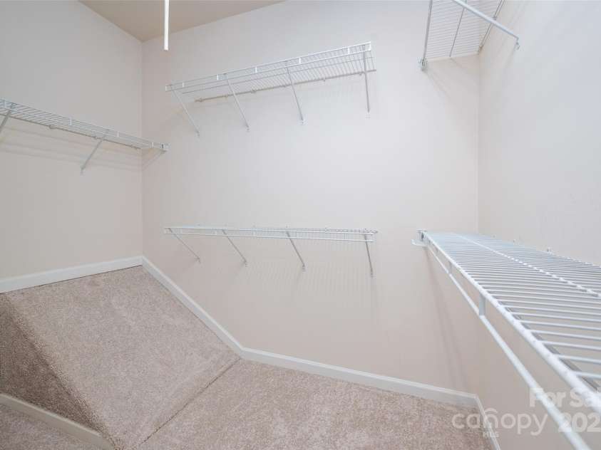 17513 Hawks View Drive, Fort Mill, SC 29707.  MLS# CAR4270227, YatesRealty ID 20816. 