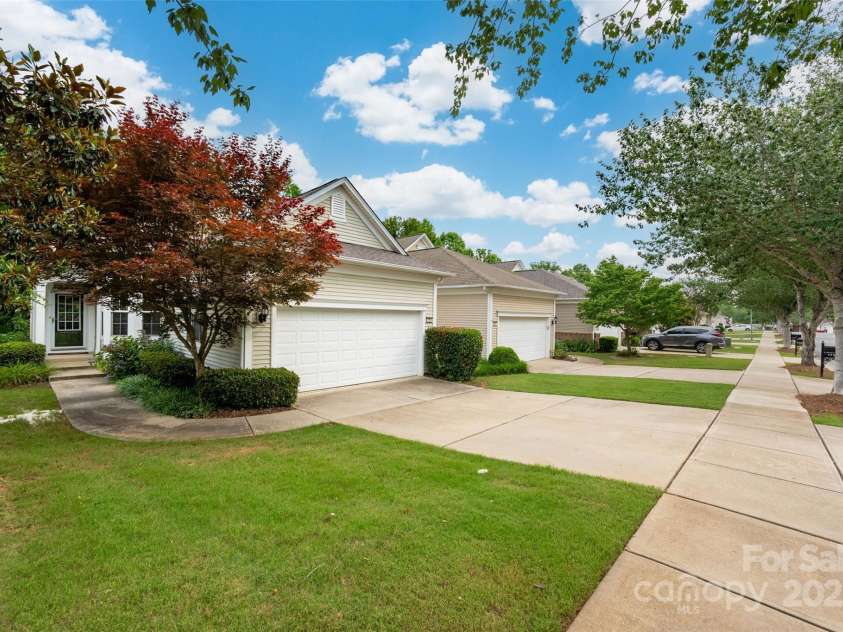 17513 Hawks View Drive, Fort Mill, SC 29707.  MLS# CAR4270227, YatesRealty ID 20816. 