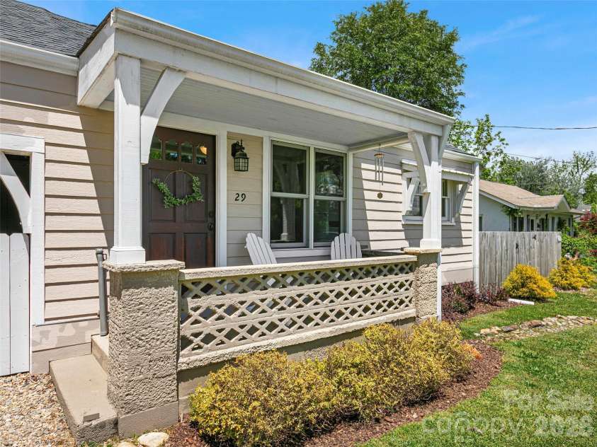 29 Salem Street, Brevard, NC 28712.  MLS# CAR4379938, YatesRealty ID 20816. 