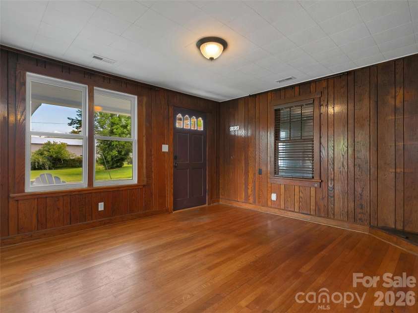 29 Salem Street, Brevard, NC 28712.  MLS# CAR4379938, YatesRealty ID 20816. 