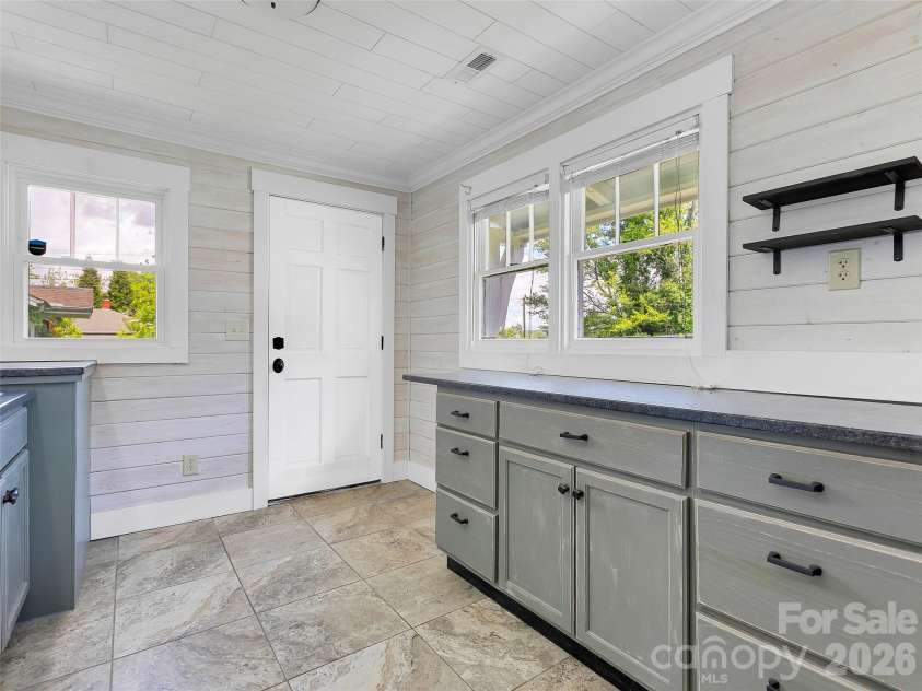 29 Salem Street, Brevard, NC 28712.  MLS# CAR4379938, YatesRealty ID 20816. 