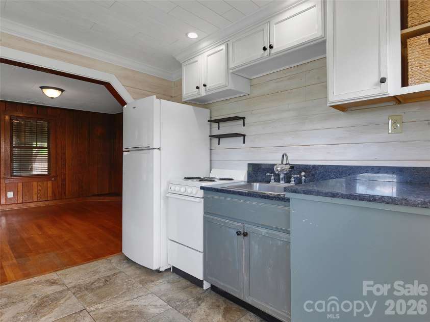 29 Salem Street, Brevard, NC 28712.  MLS# CAR4379938, YatesRealty ID 20816. 