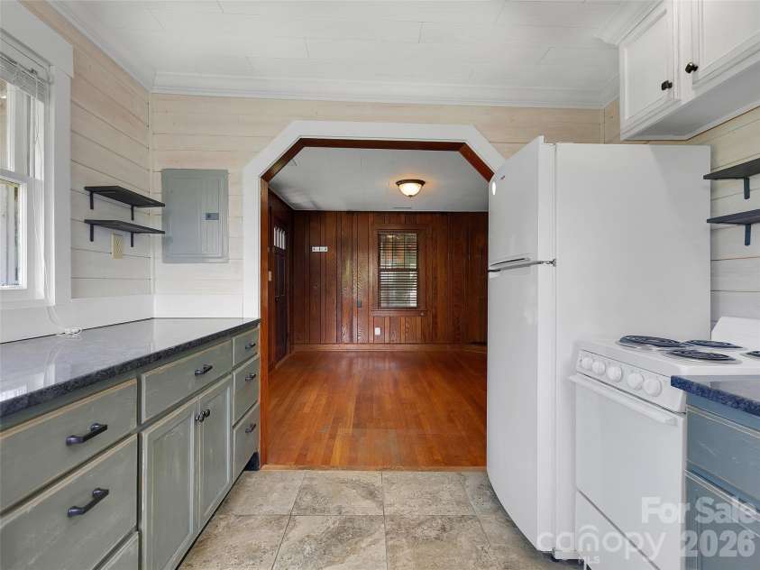 29 Salem Street, Brevard, NC 28712.  MLS# CAR4379938, YatesRealty ID 20816. 