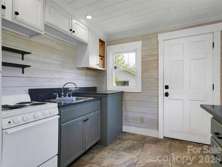 29 Salem Street, Brevard, NC 28712.  MLS# CAR4379938, YatesRealty ID 20816. 