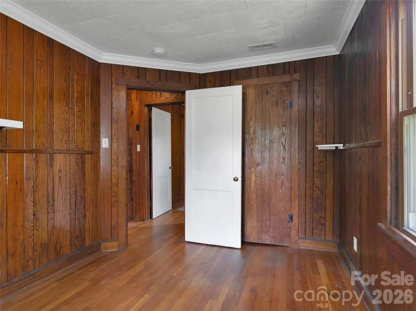 29 Salem Street, Brevard, NC 28712.  MLS# CAR4379938, YatesRealty ID 20816. 
