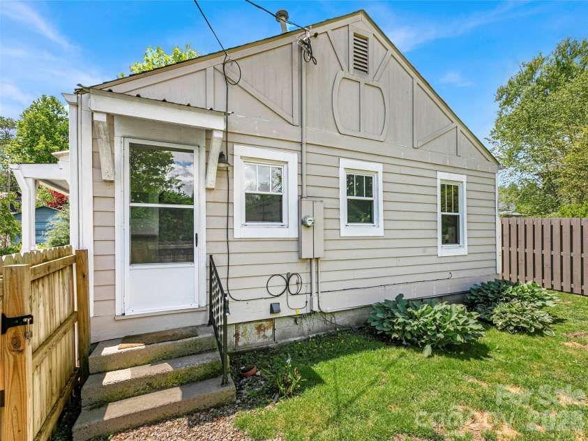 29 Salem Street, Brevard, NC 28712.  MLS# CAR4379938, YatesRealty ID 20816. 