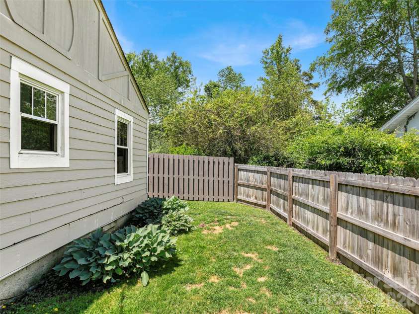 29 Salem Street, Brevard, NC 28712.  MLS# CAR4379938, YatesRealty ID 20816. 