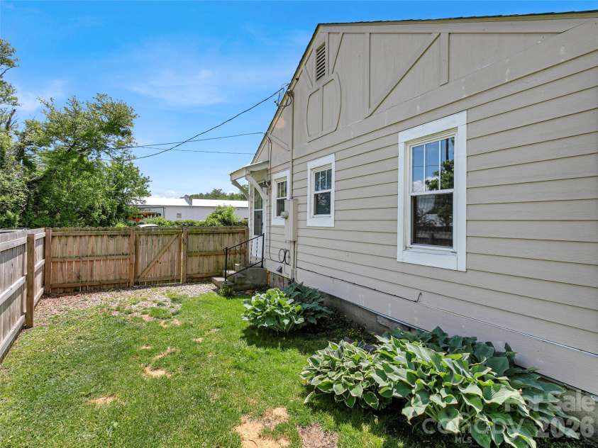 29 Salem Street, Brevard, NC 28712.  MLS# CAR4379938, YatesRealty ID 20816. 