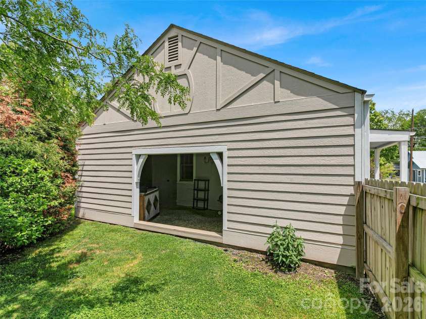 29 Salem Street, Brevard, NC 28712.  MLS# CAR4379938, YatesRealty ID 20816. 